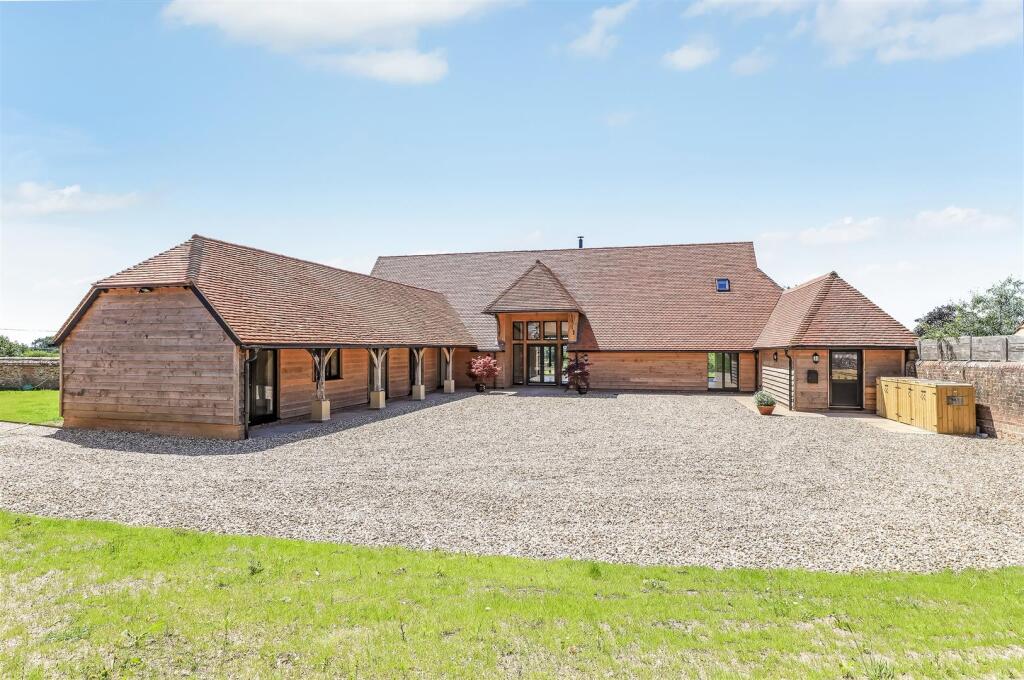 5 bed Barn Conversion for rent in Litchfield. From BCM - Winchester 5 bed Barn Conversion for rent in Litchfield. From BCM - Winchester