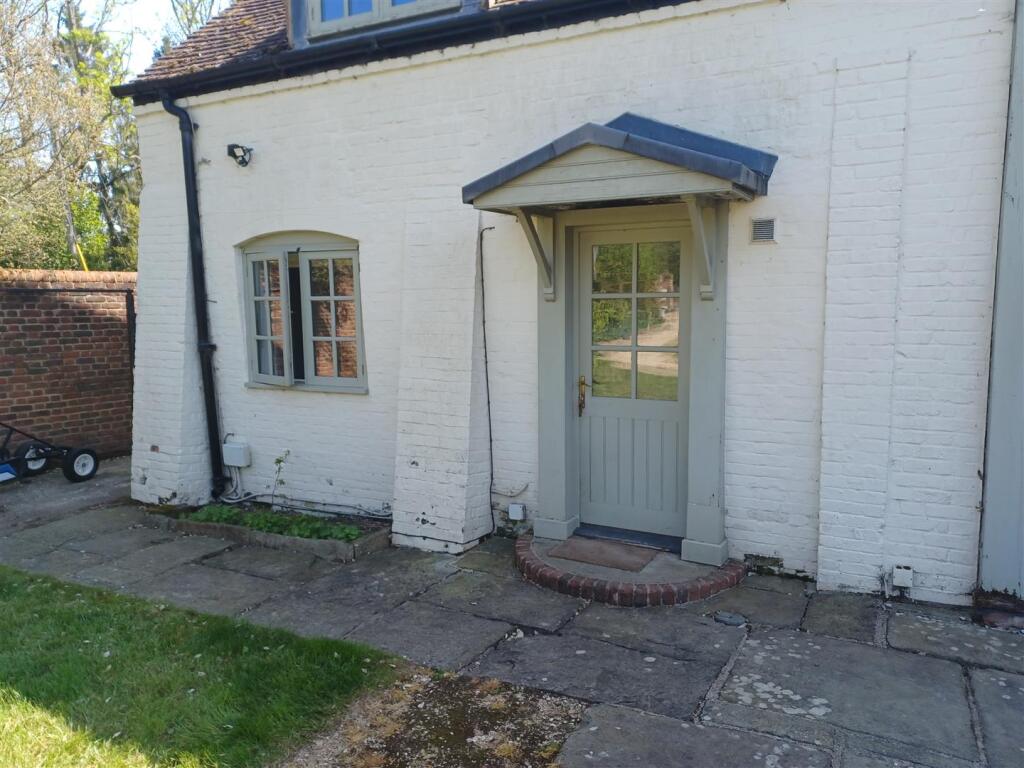 1 bed 1st Floor Flat for rent in Inkpen. From BCM - Winchester
