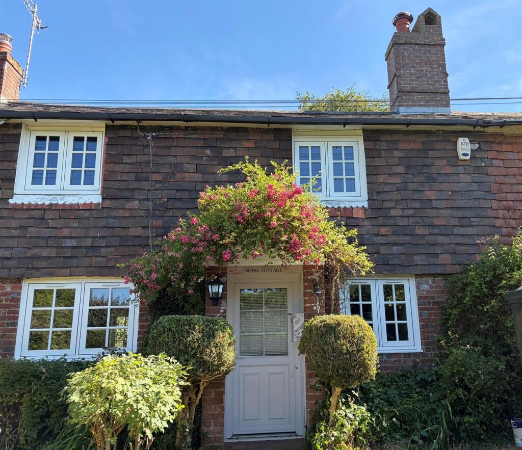 2 bed Mid Terraced House for rent in East Tisted. From BCM - Winchester