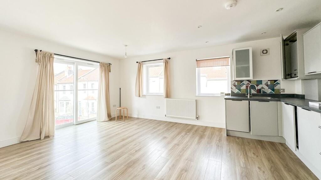 2 bed 1st Floor Flat for rent in Ashton Vale. From Hunters - BS3