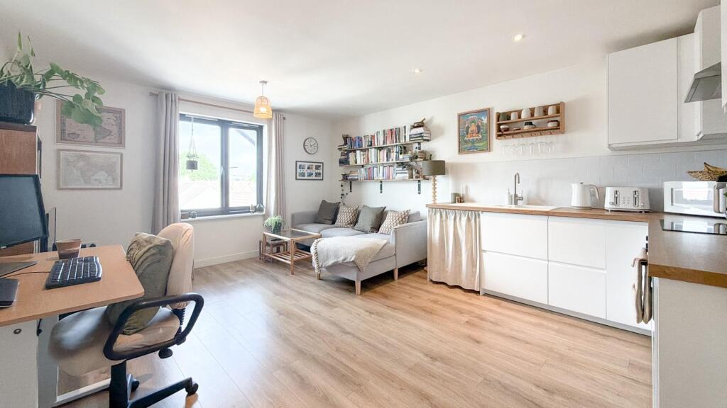 1 bed 1st Floor Flat for rent in Ashton Vale. From Hunters - BS3 1 bed 1st Floor Flat for rent in Ashton Vale. From Hunters - BS3