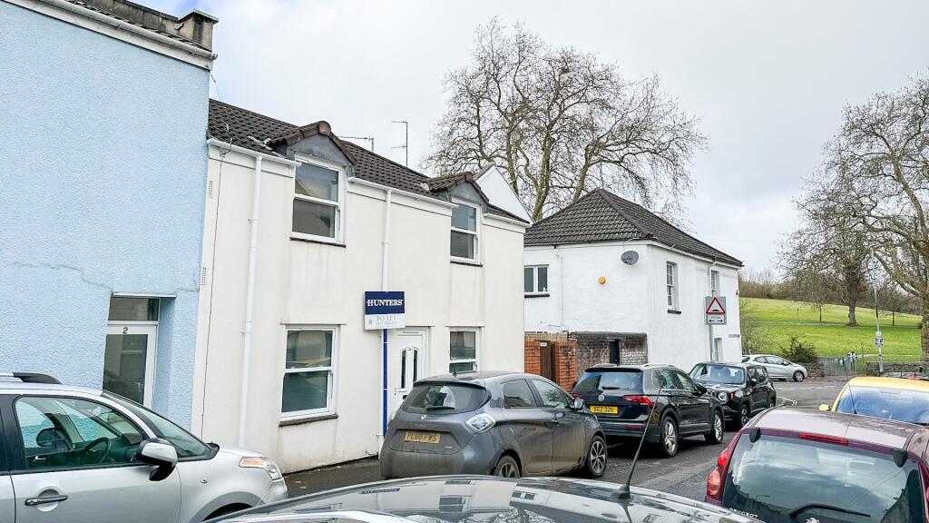 2 bed End of Terrace for rent in Ashton Vale. From Hunters - BS3