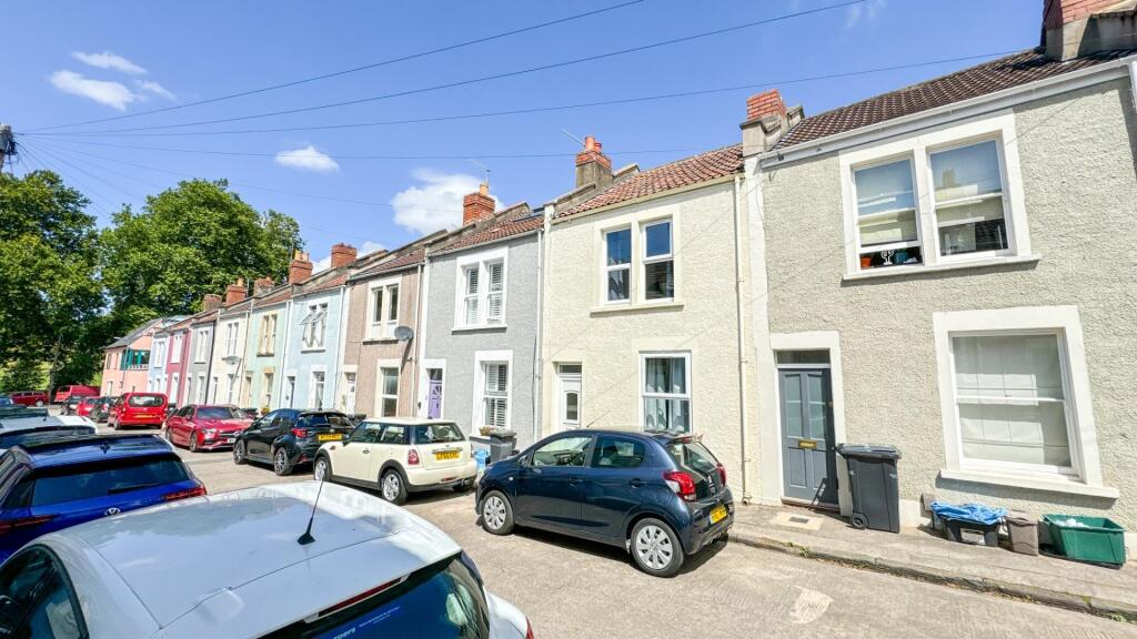 2 bed Mid Terraced House for rent in Ashton Vale. From Hunters - BS3