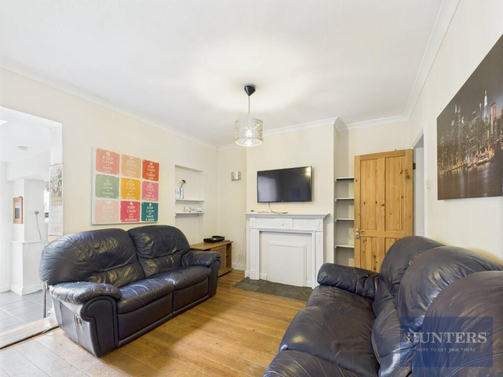 4 bed Mid Terraced House for rent in Cheltenham. From Hunters - Cheltenham