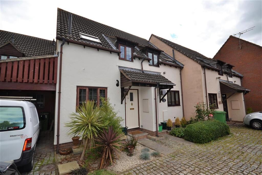 2 bed Mid Terraced House for rent in Golden Valley. From Hunters - Cheltenham 2 bed Mid Terraced House for rent in Golden Valley. From Hunters - Cheltenham