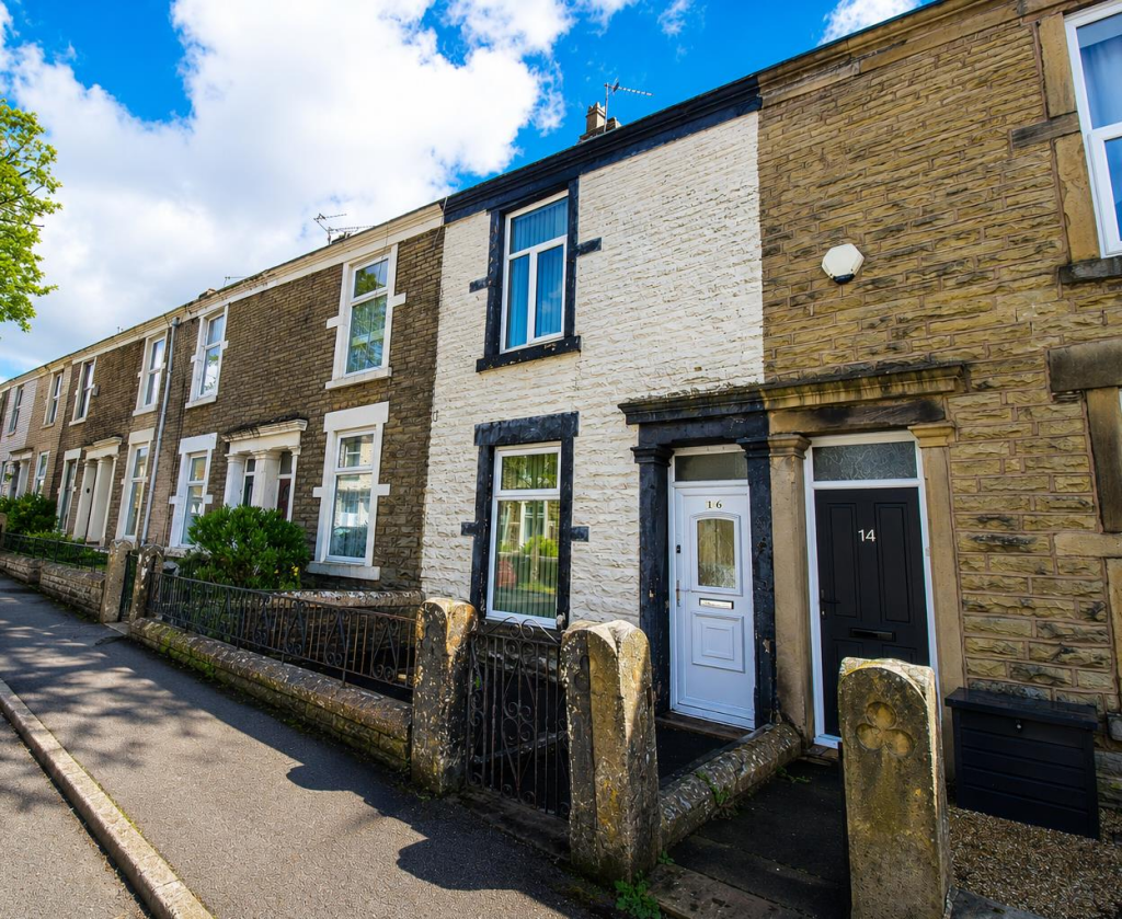 3 bed Mid Terraced House for rent in Darwen. From Hunters - Darwen 3 bed Mid Terraced House for rent in Darwen. From Hunters - Darwen