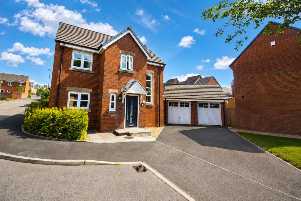 3 bed Detached for rent in Darwen. From Hunters - Darwen