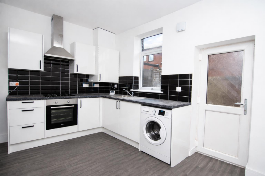 2 bed Mid Terraced House for rent in Little Lever. From Hunters - Darwen 2 bed Mid Terraced House for rent in Little Lever. From Hunters - Darwen