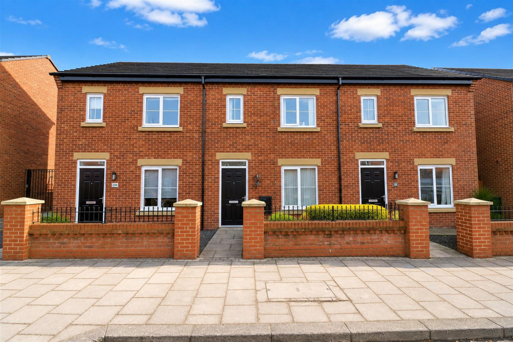 3 bed Town House for rent in Crankwood. From Hunters - Darwen 3 bed Town House for rent in Crankwood. From Hunters - Darwen
