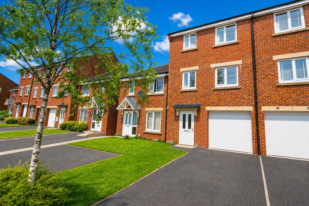 4 bed Town House for rent in Blackburn. From Hunters - Darwen