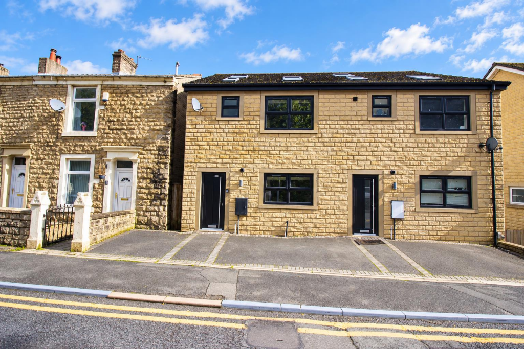 4 bed Semi Detached for rent in Darwen. From Hunters - Darwen 4 bed Semi Detached for rent in Darwen. From Hunters - Darwen