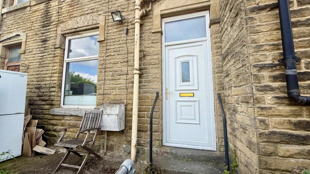 1 bed Mid Terraced House for rent in Batley. From Hunters - Dewsbury 1 bed Mid Terraced House for rent in Batley. From Hunters - Dewsbury