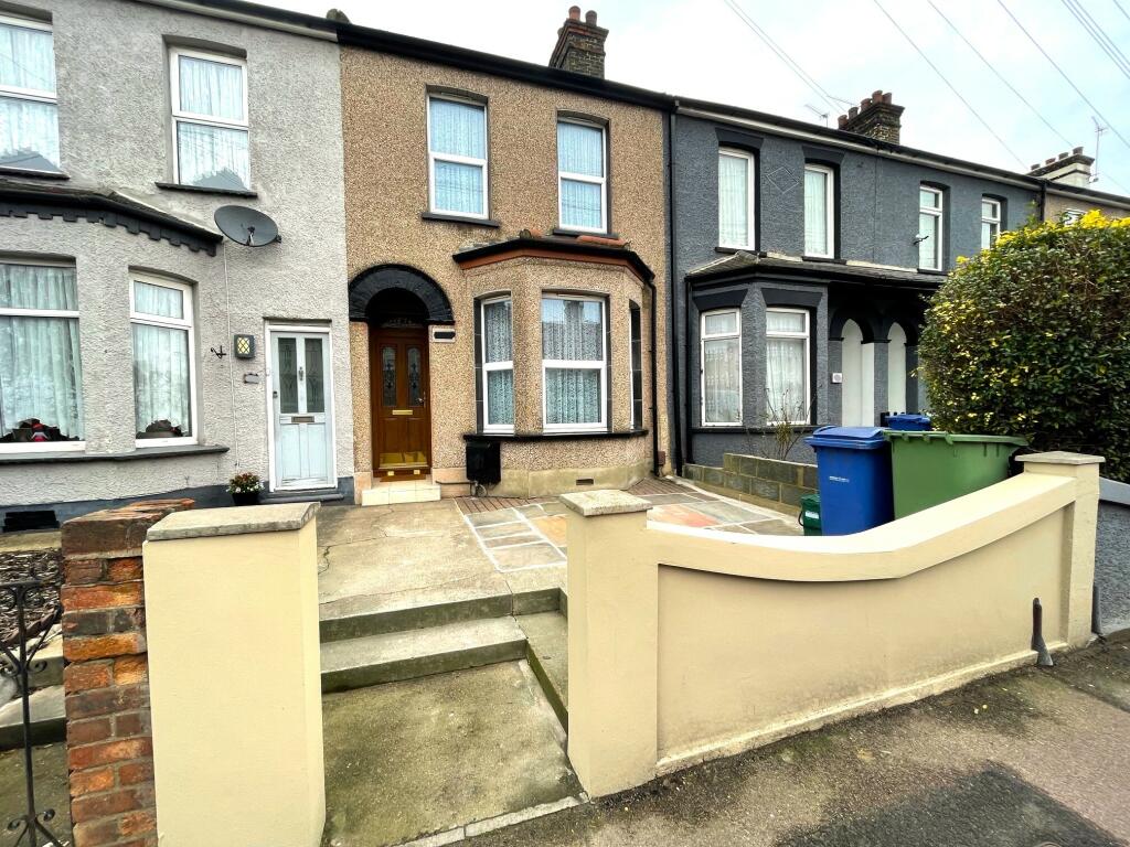 3 bed Mid Terraced House for rent in South Stifford. From Advance Glenisters - Romford