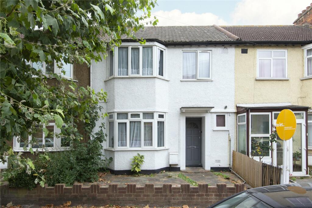3 bed Mid Terraced House for rent in London. From Central Estate Agents - Walthamstow