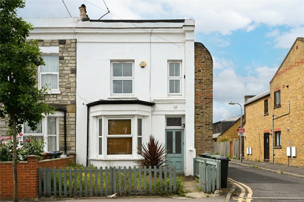2 bed Flat for rent in London. From Central Estate Agents - Walthamstow