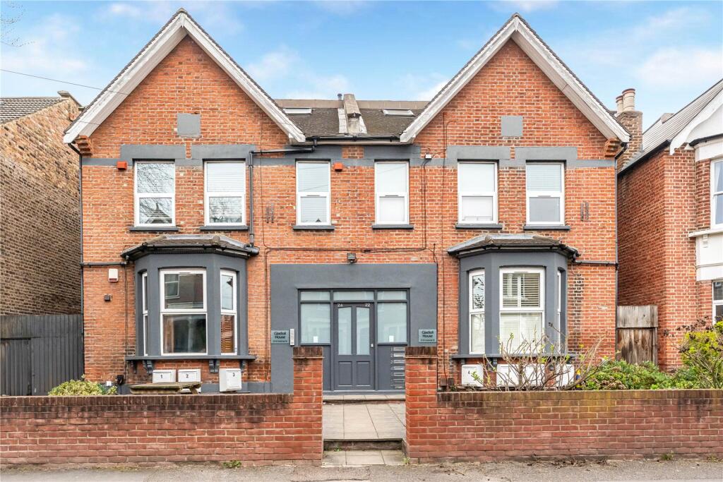 2 bed 1st Floor Flat for rent in London. From Central Estate Agents - Walthamstow