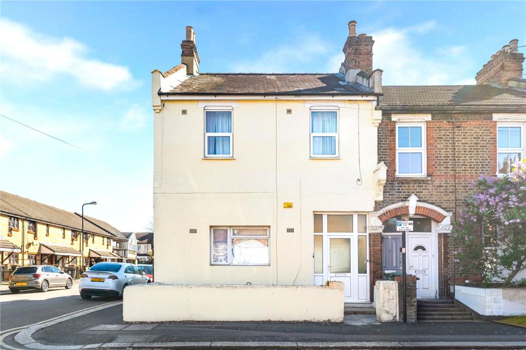 1 bed 1st Floor Flat for rent in London. From Central Estate Agents - Walthamstow