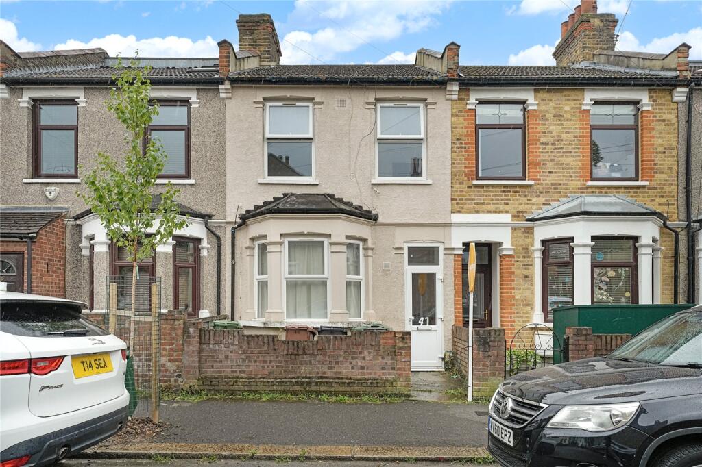 2 bed 1st Floor Flat for rent in London. From Central Estate Agents - Walthamstow