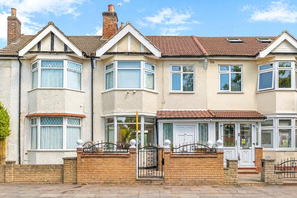 3 bed Mid Terraced House for rent in London. From Central Estate Agents - Walthamstow