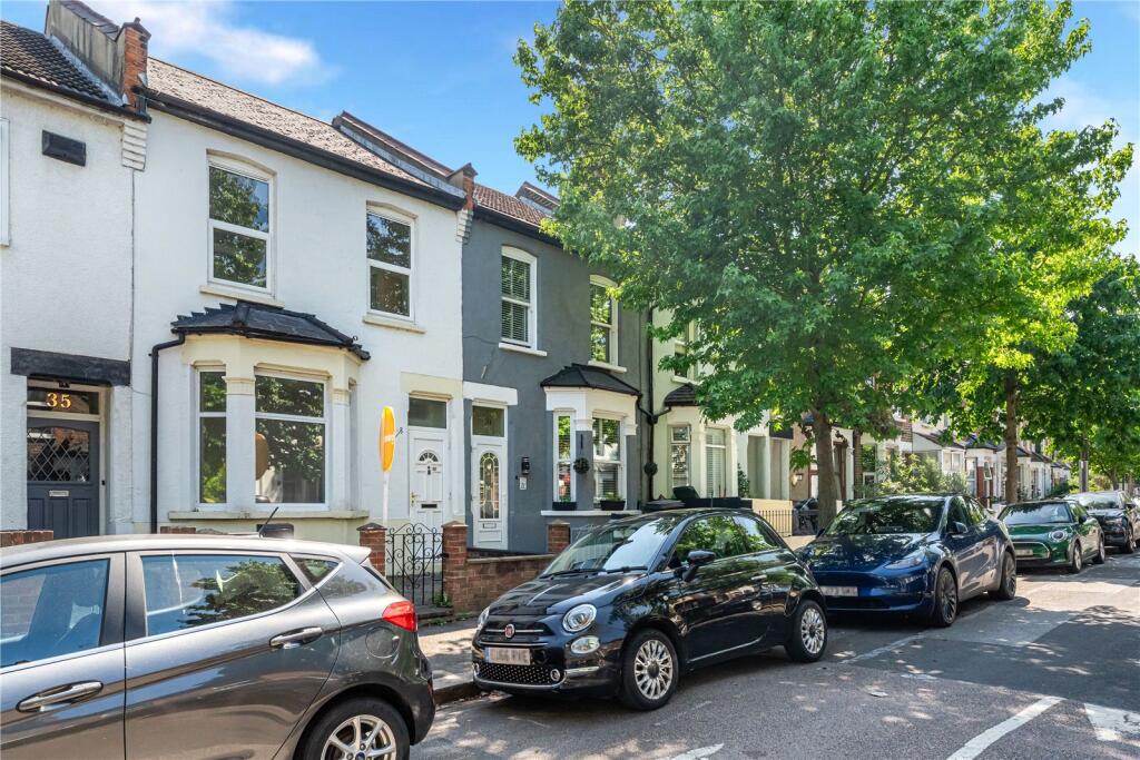3 bed Mid Terraced House for rent in London. From Central Estate Agents - Walthamstow