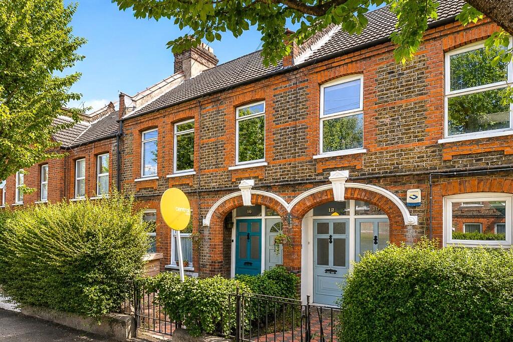 1 bed 1st Floor Flat for rent in Walthamstow. From Central Estate Agents - Walthamstow