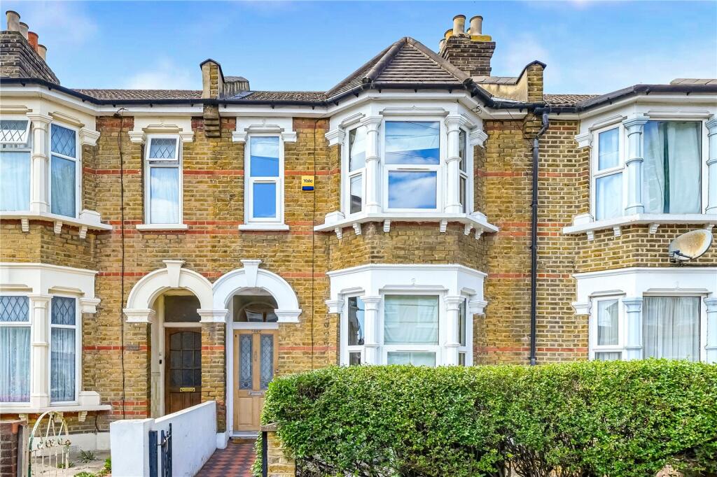 3 bed Mid Terraced House for rent in London. From Central Estate Agents - Walthamstow 3 bed Mid Terraced House for rent in London. From Central Estate Agents - Walthamstow