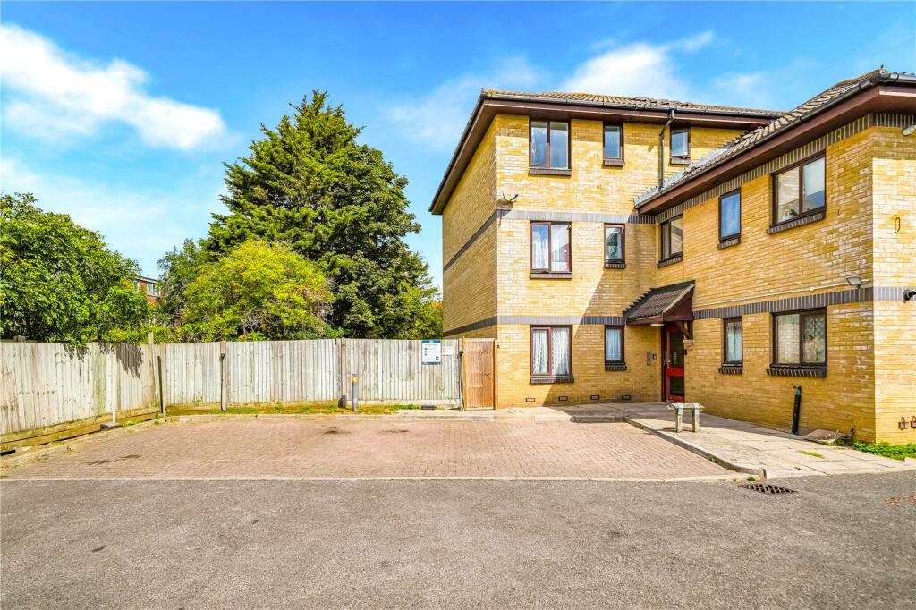 2 bed 1st Floor Flat for rent in Walthamstow. From Central Estate Agents - Walthamstow