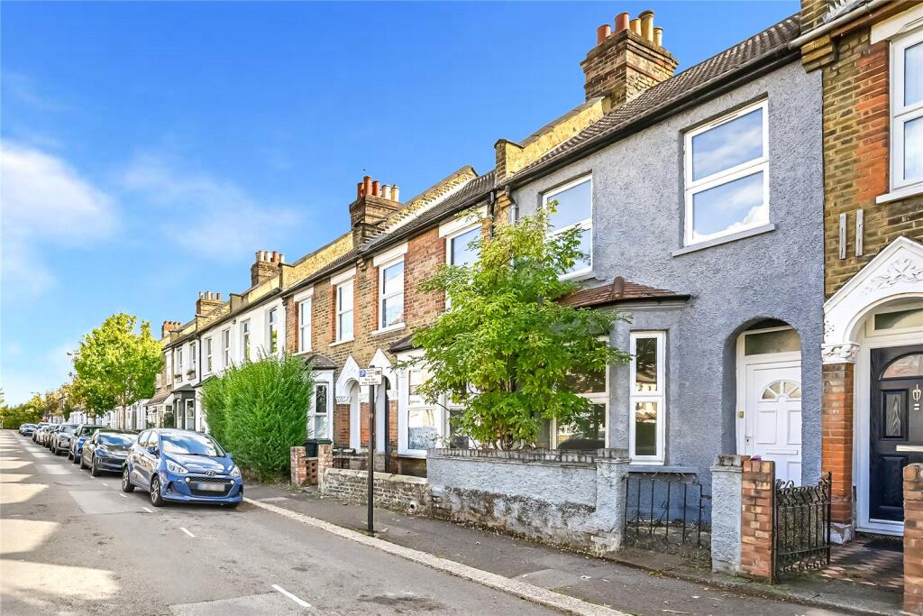 3 bed Mid Terraced House for rent in London. From Central Estate Agents - Walthamstow 3 bed Mid Terraced House for rent in London. From Central Estate Agents - Walthamstow