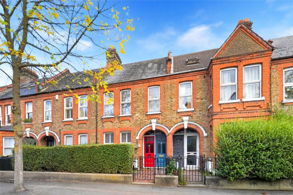 2 bed 1st Floor Flat for rent in Walthamstow. From Central Estate Agents - Walthamstow