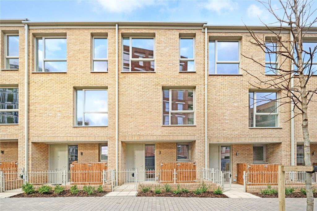 3 bed Mid Terraced House for rent in Walthamstow. From Central Estate Agents - Walthamstow 3 bed Mid Terraced House for rent in Walthamstow. From Central Estate Agents - Walthamstow