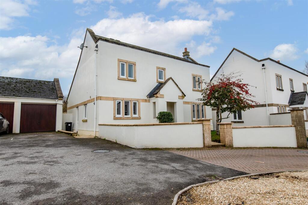 4 bed Detached for rent in Hallatrow. From Davies & Way - Keynsham 4 bed Detached for rent in Hallatrow. From Davies & Way - Keynsham