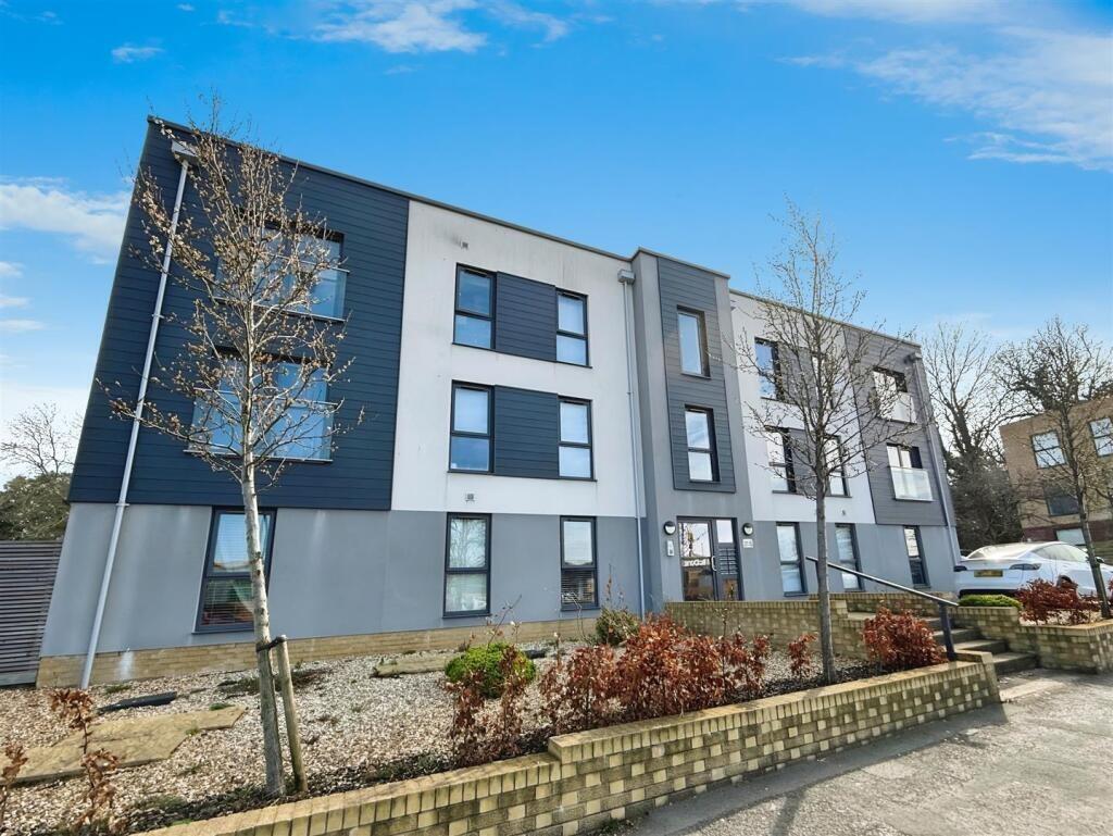 2 bed 1st Floor Flat for rent in Keynsham. From Davies & Way - Keynsham