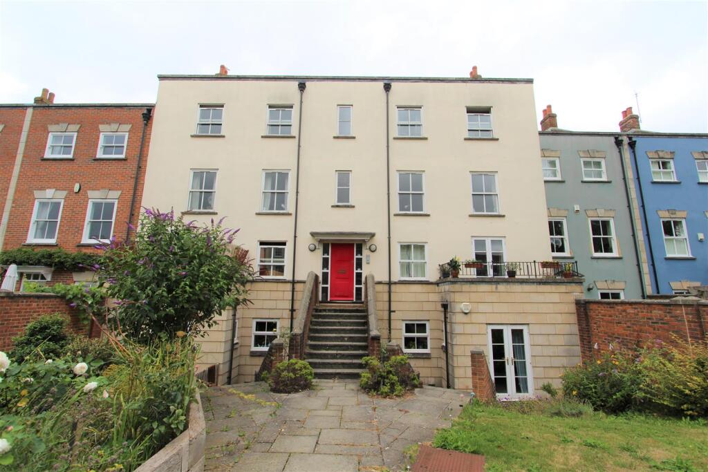 2 bed 1st Floor Flat for rent in Bristol. From Davies & Way - Keynsham