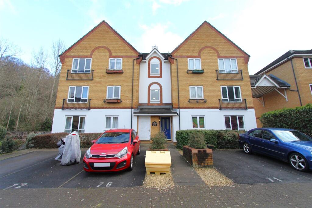 2 bed 1st Floor Flat for rent in Whiteway. From Davies & Way - Keynsham 2 bed 1st Floor Flat for rent in Whiteway. From Davies & Way - Keynsham