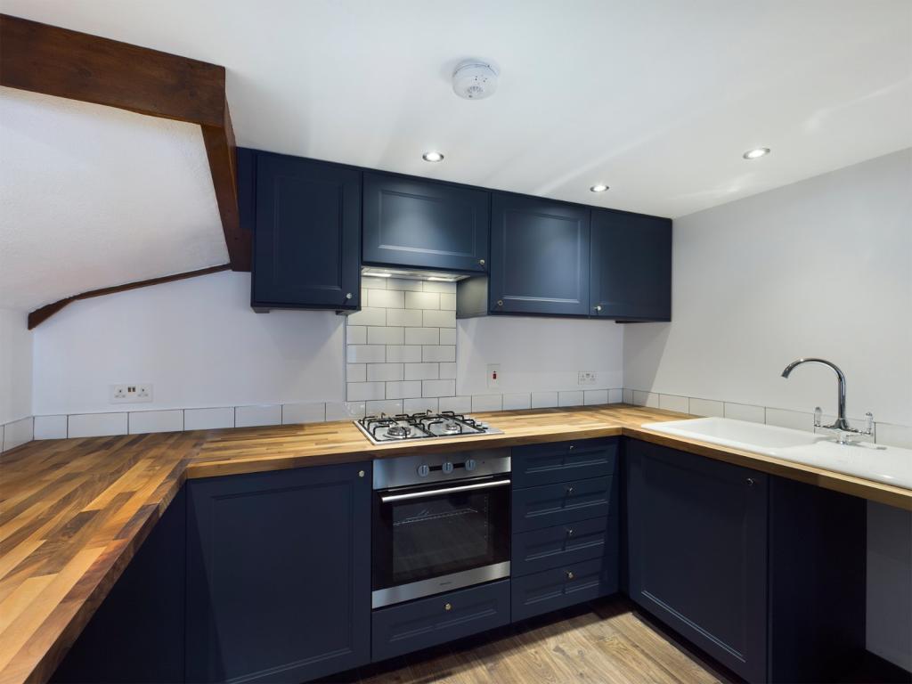 1 bed Mid Terraced House for rent in Chertsey. From Hodders - Chertsey