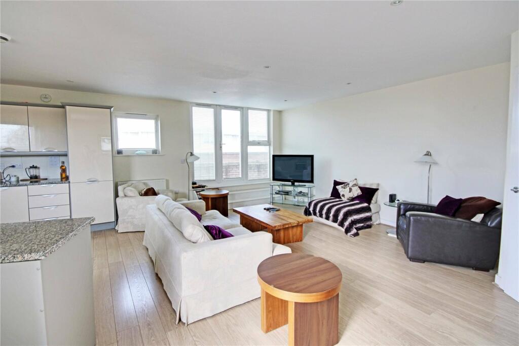 3 bed Apartment for rent in Chertsey. From Hodders - Chertsey