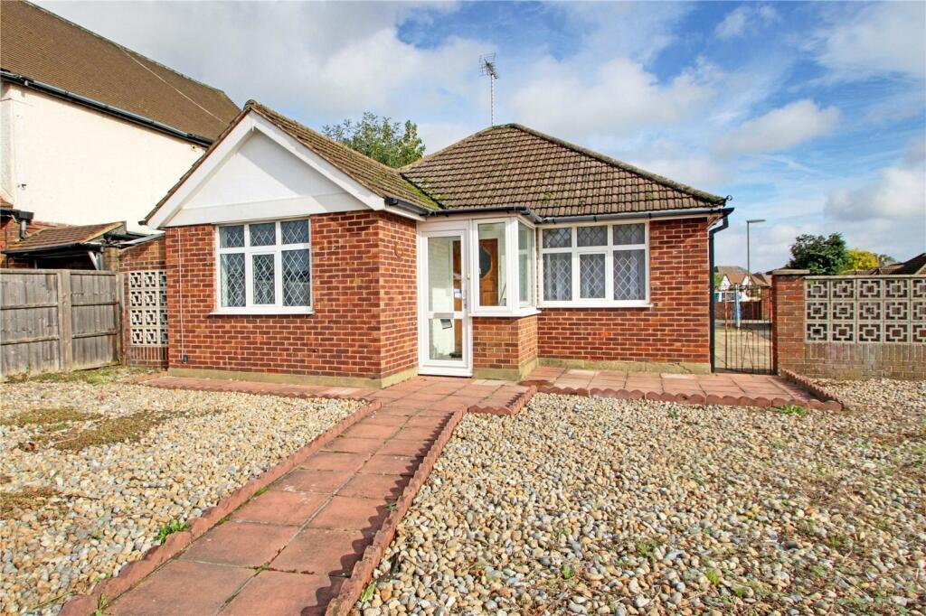 3 bed Bungalow for rent in Chertsey. From Hodders - Chertsey