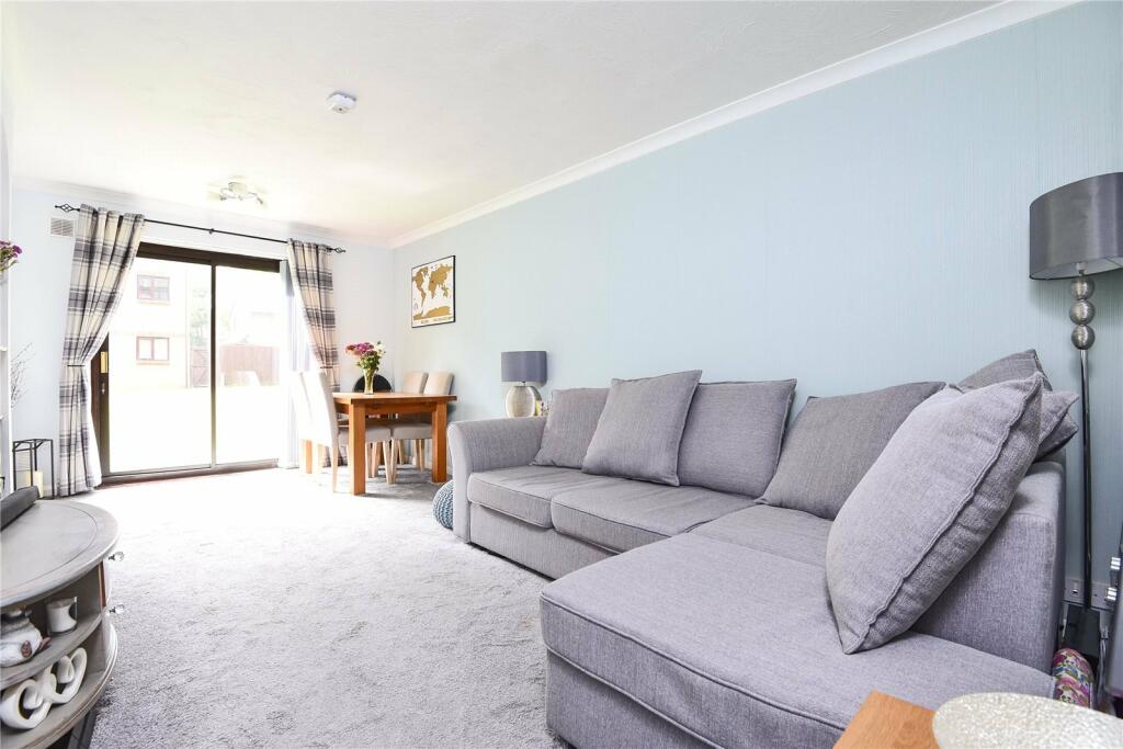2 bed Apartment for rent in Ottershaw. From Hodders - Chertsey