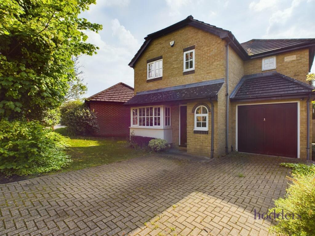 4 bed Detached House for rent in Chertsey. From Hodders - Chertsey