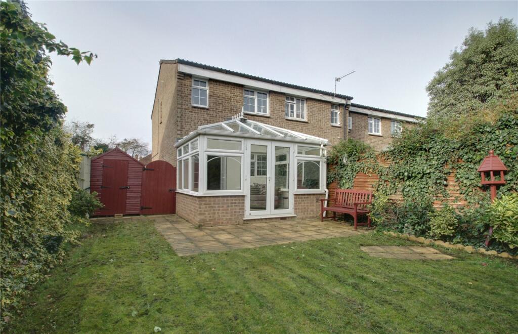 2 bed End Terraced House for rent in Chertsey. From Hodders - Chertsey