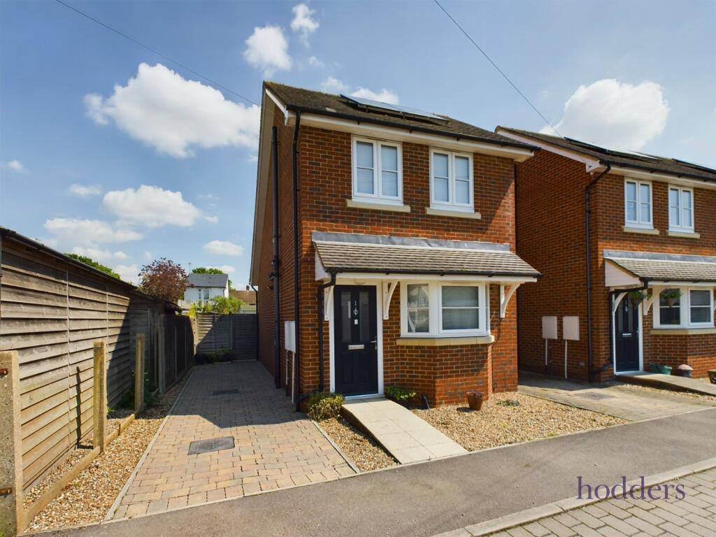 2 bed Detached House for rent in Row Town. From Hodders - Chertsey