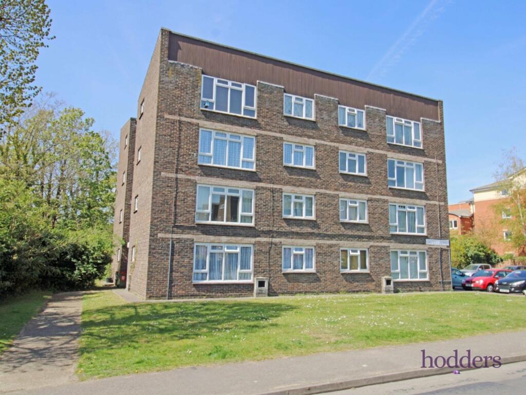 1 bed Apartment for rent in Addlestone. From Hodders - Chertsey