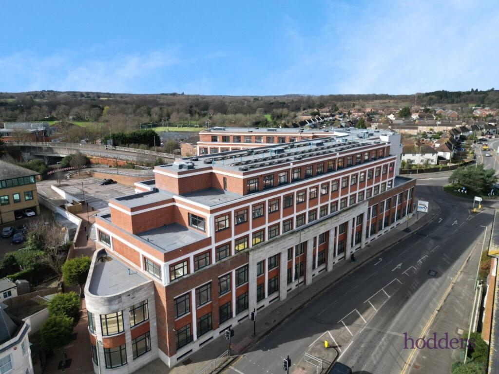 2 bed Apartment for rent in Chertsey. From Hodders - Chertsey