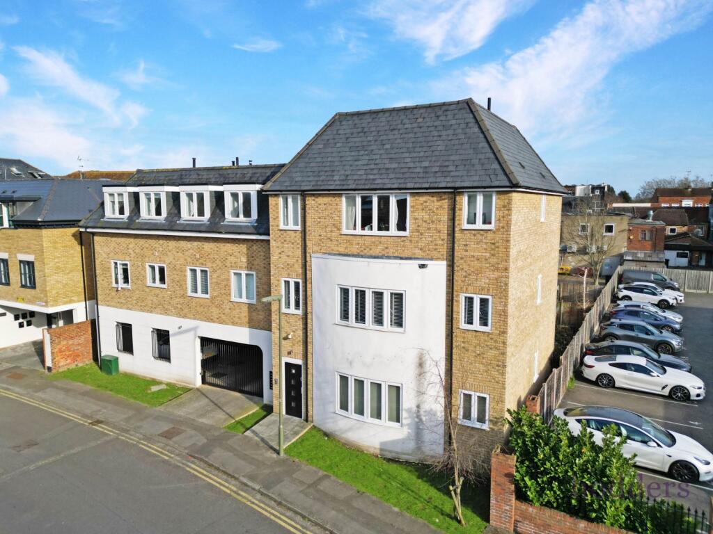 2 bed Apartment for rent in Chertsey. From Hodders - Chertsey