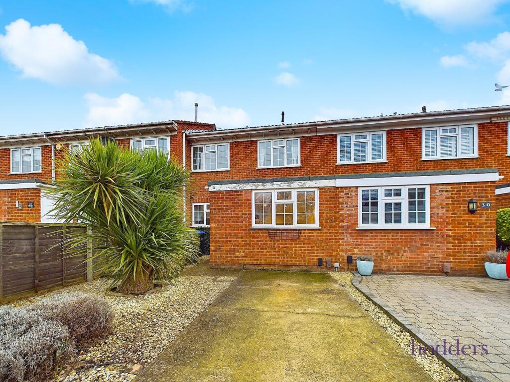 3 bed Mid Terraced House for rent in Addlestone. From Hodders - Chertsey
