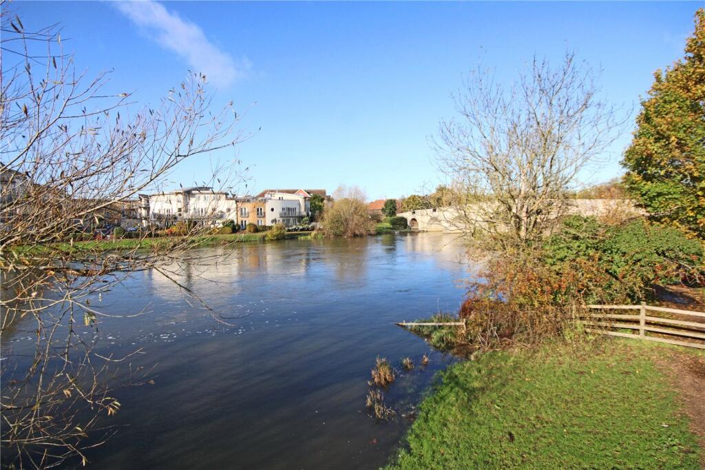 2 bed Apartment for rent in Chertsey. From Hodders - Chertsey