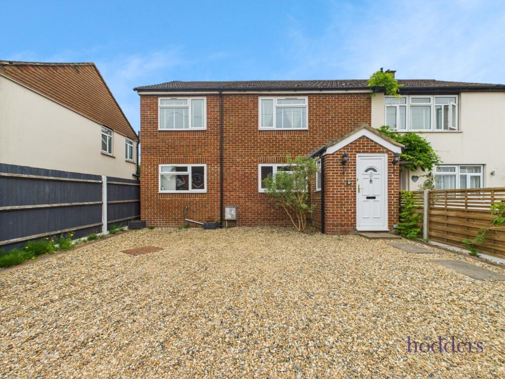 4 bed Semi Detached for rent in Byfleet. From Hodders - Chertsey 4 bed Semi Detached for rent in Byfleet. From Hodders - Chertsey