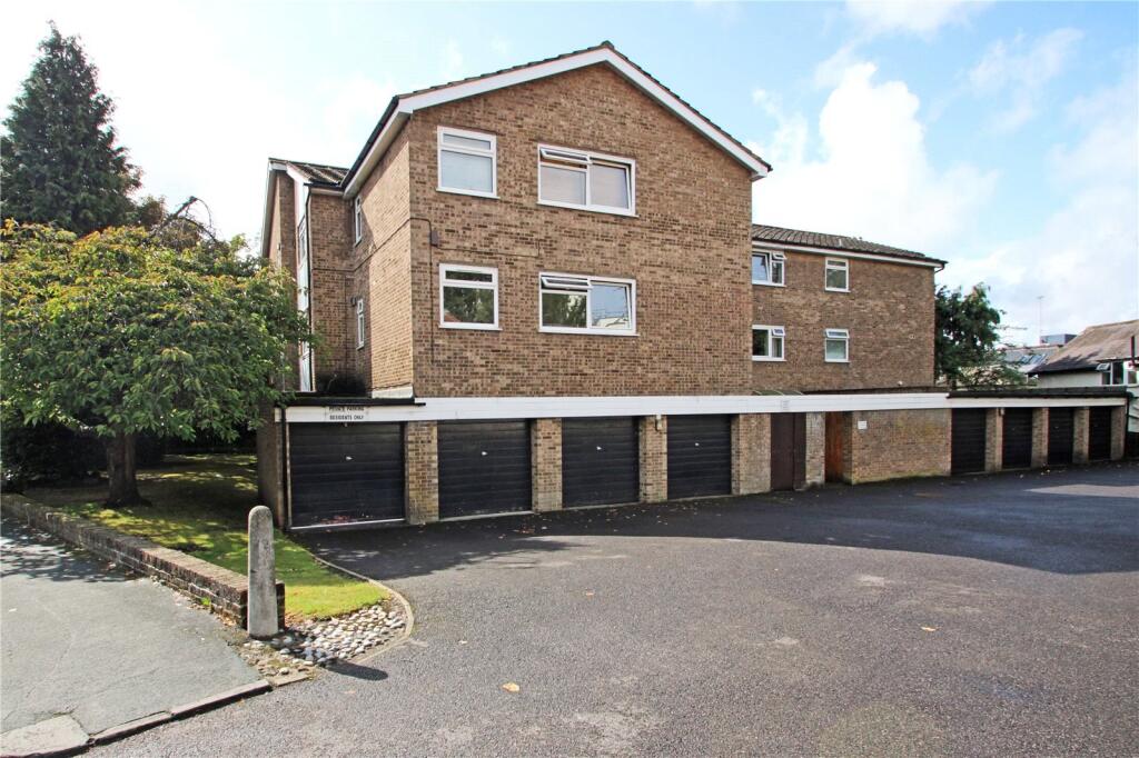 4 bed Studio for rent in Weybridge. From Hodders - Chertsey