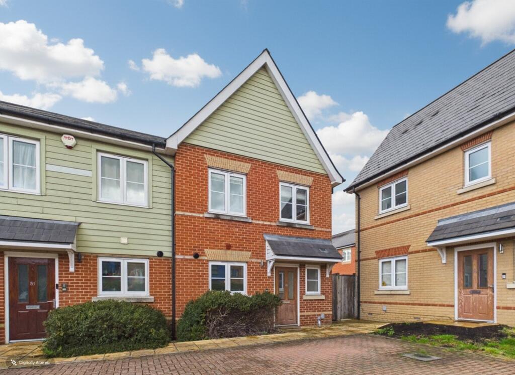 3 bed End of Terrace for rent in Chertsey. From Hodders - Chertsey