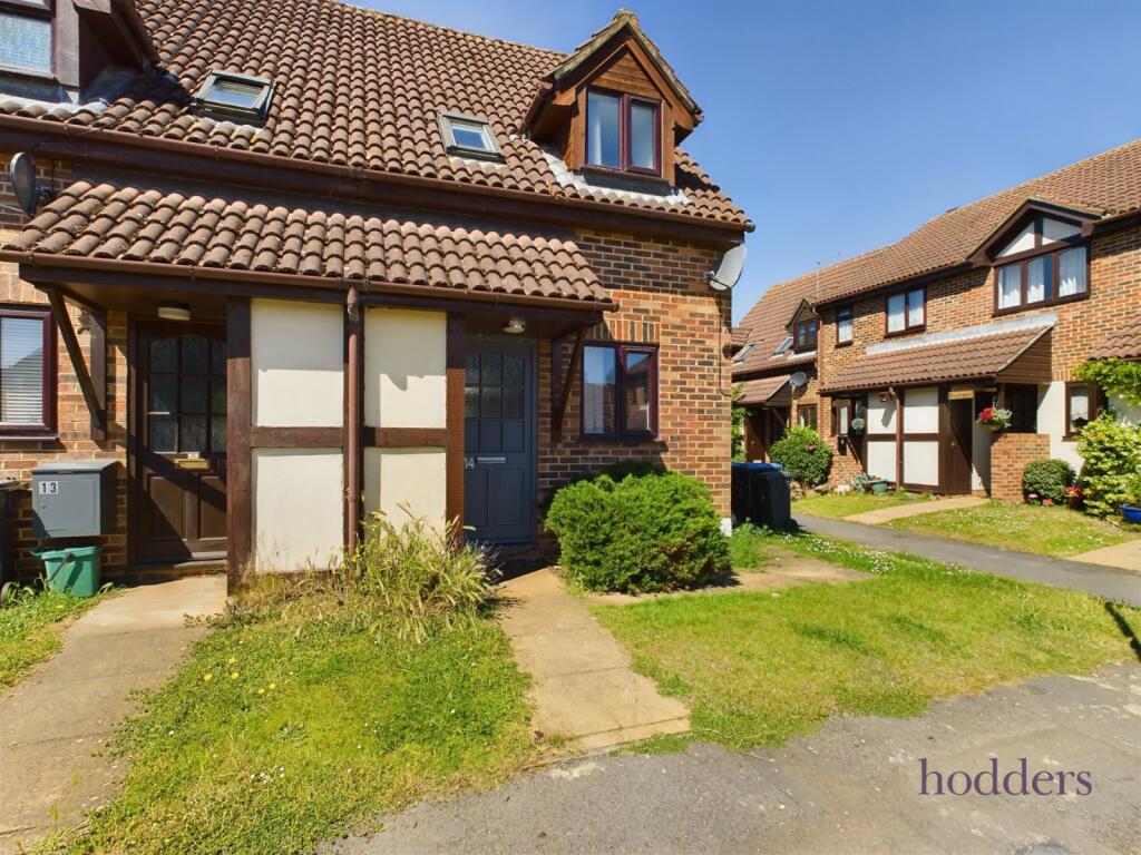 3 bed End of Terrace for rent in Egham. From Hodders - Chertsey